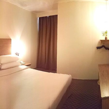 Hotel Sri Sutra - Bandar Sunway 3 Петалинг-Джая Экстерьер фото