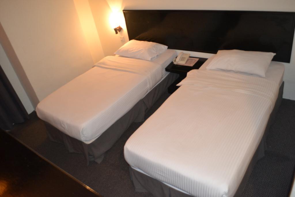 Hotel Sri Sutra - Bandar Sunway 3 Петалинг-Джая Экстерьер фото
